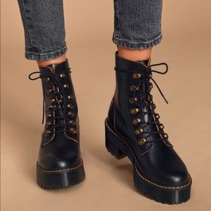 Dr. Martens Leona Boot